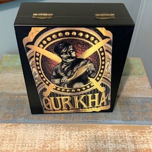 VINTAGE CIGAR BOX